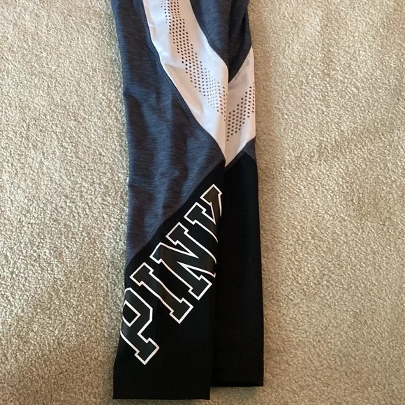 VS pink brand size medium ultimate leggings Excellent condition - Picture 5 of 10